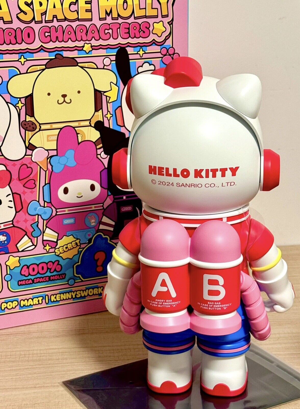 POPMART MEGA SPACE MOLLY 400% Sanrio Family Series Blind Box  Random